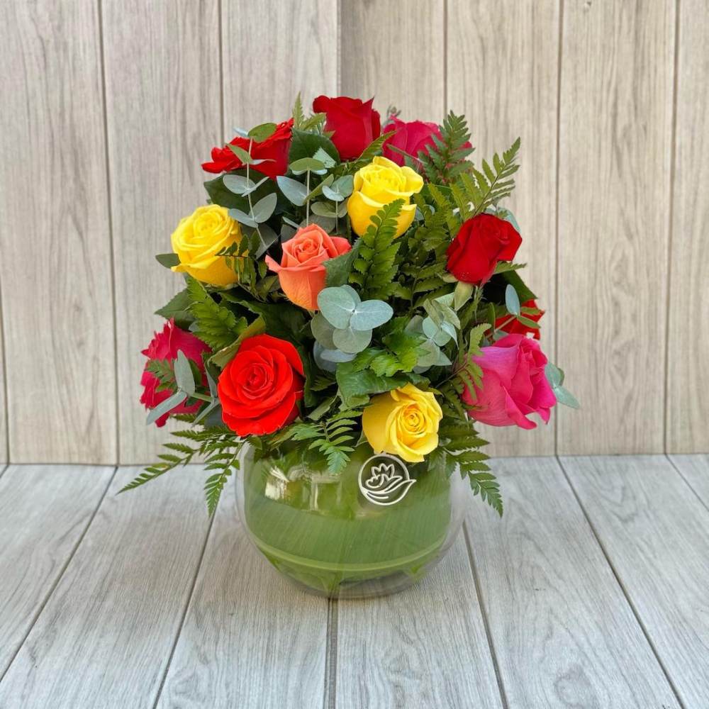 PECERA CON ROSAS COLORIDAS